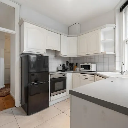 Old Elegant 2-Bedroom Apartment On Marylebone High Street London Exterior photo