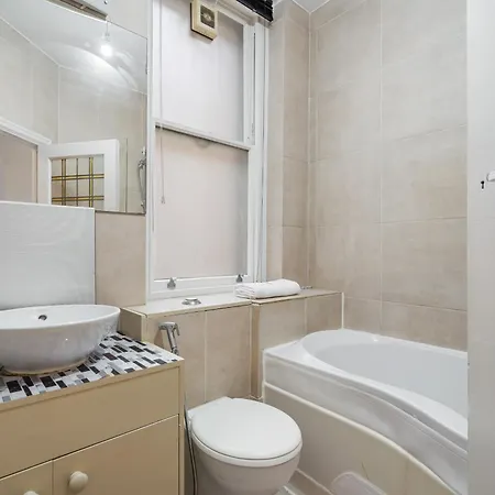 Old Elegant 2-Bedroom Apartment On Marylebone High Street London Exterior photo